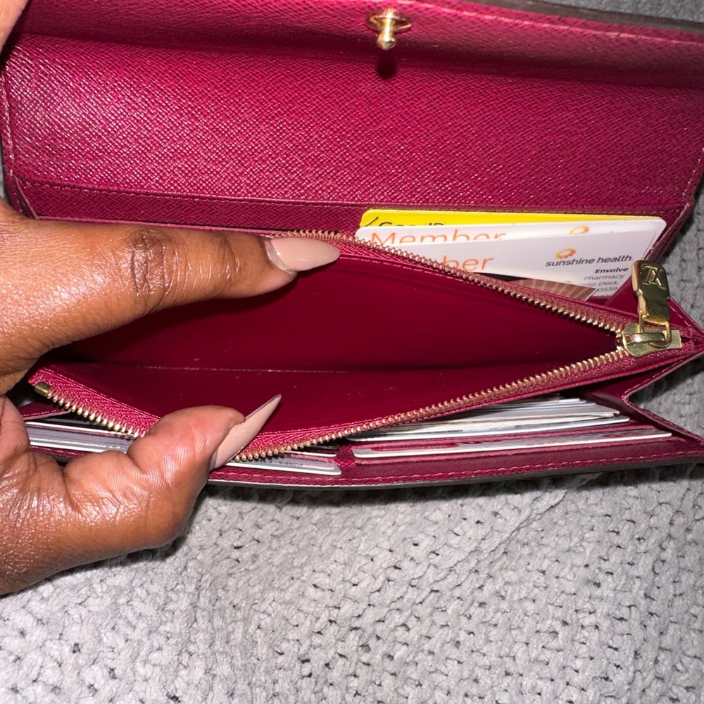 Authentic Louis Vuitton Sarah Wallet in Monogram with Fuschia interior - Picture 12 of 16